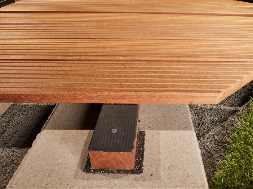 Terrasse mit Unterkonstruktion.
